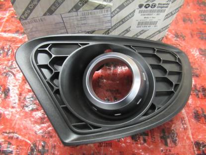 156105337 Sierstuk voorbumper rechterzijde