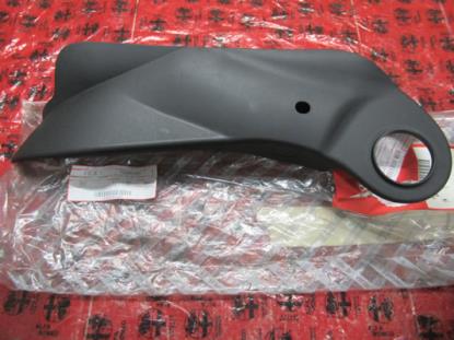 183462260 Sierstuk stoel rechtsvoor