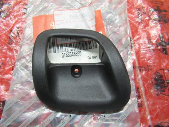 183548660 Sierstuk stoel linksvoor