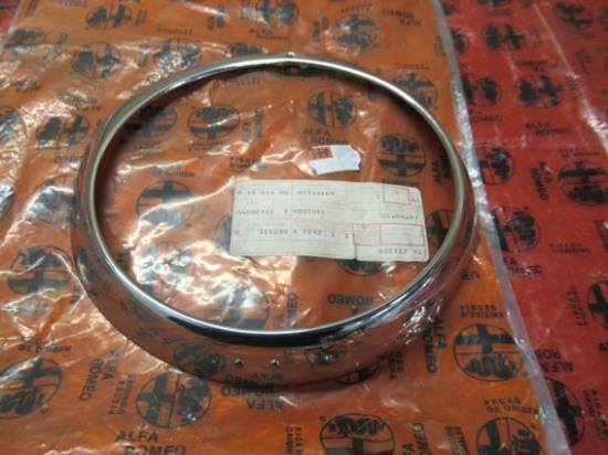 60516169 Koplampring rechterzijde