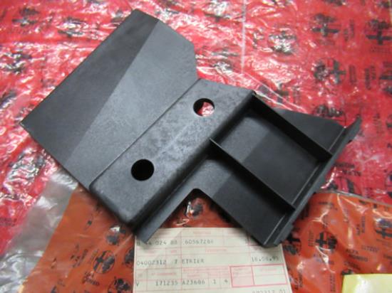 60567288 Beugel achterbumper linkerzijde