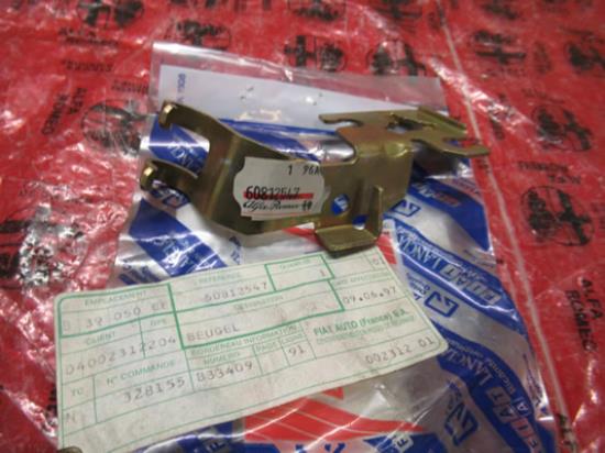 60812547 Beugel remmen linkerzijde