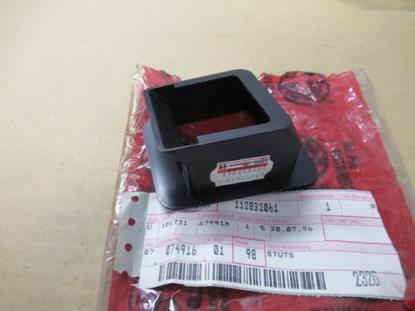 112832061 Aansluiting dashboardkastje linkerzijde