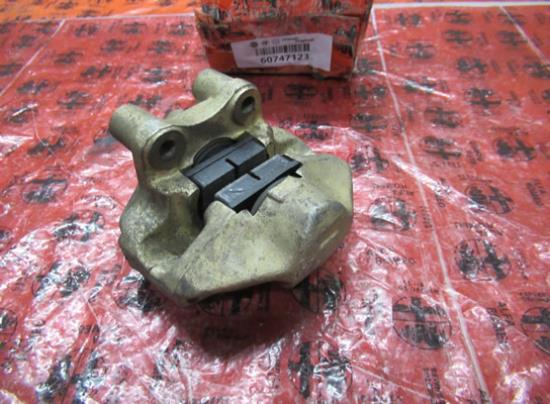 60747123 Remklauw rechtsvoor