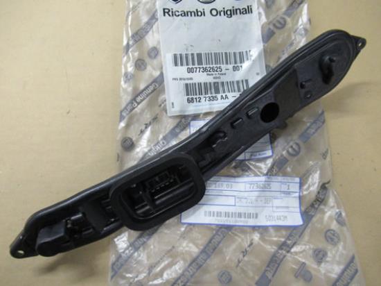 77362625 Beschermplaat achterlicht linkerzijde