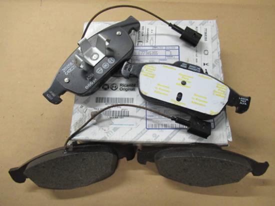 77365355 Remblokken voorzijde