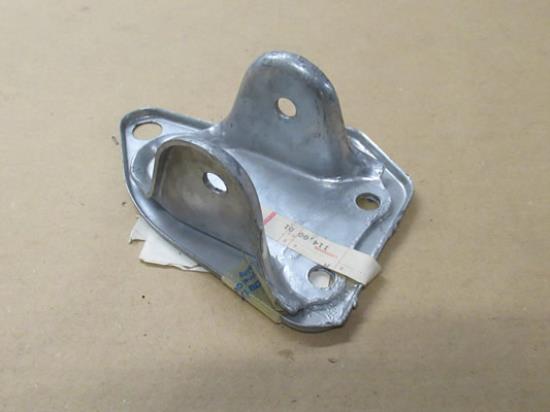 82412569 Beugel vering linksachter