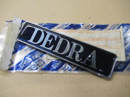 82454277 Embleem Dedra