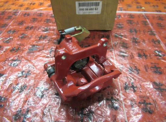 9948042 Remklauw rechtsachter