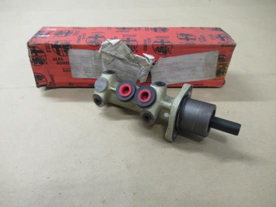 9950677 Hoofdremcilinder