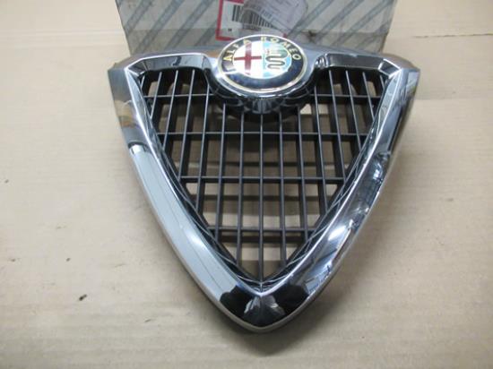 156035881 Radiator grille met embleem