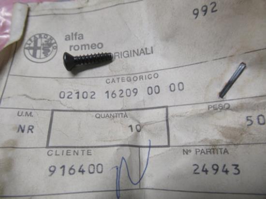 210216209 Bout luidspreker middenconsole