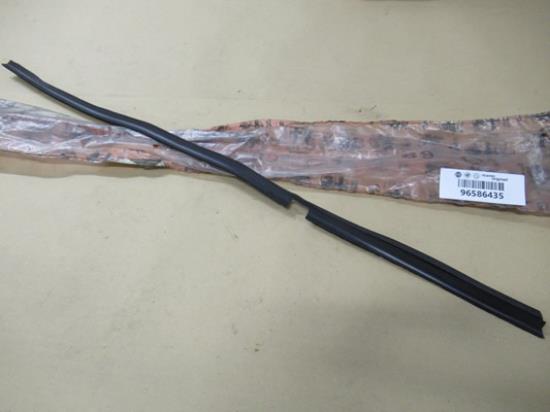 96586435 Vilt van raamlijst van de rechter achterdeur