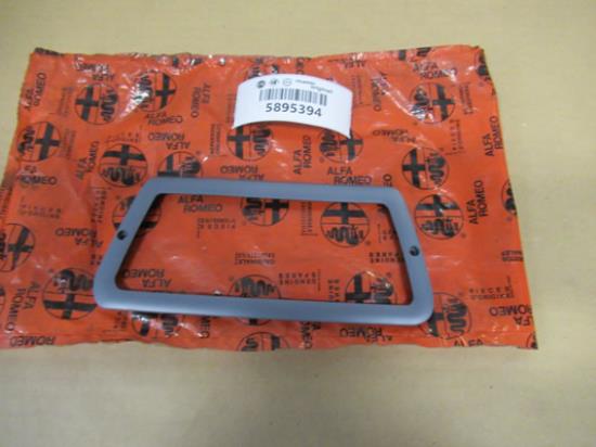 5895394 Mistlamp sierstuk rand linkerzijde