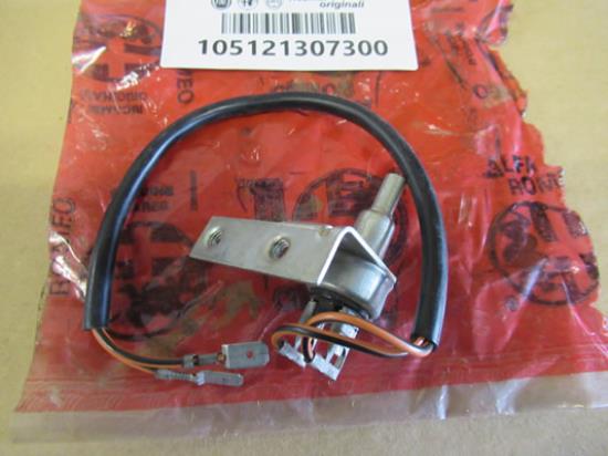 105121307300 Achteruitrijlicht schakelaar