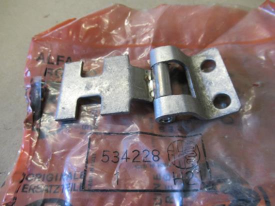 534228 Scharnier motorkap en achterklep