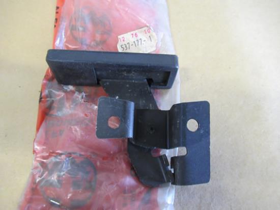 537177 Ontgrendelingshendel achterklep