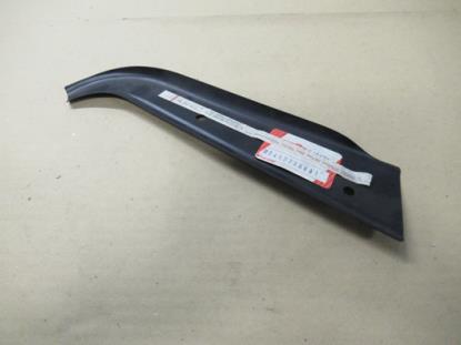 82417738 Sierstuk C-stijl linkerzijde