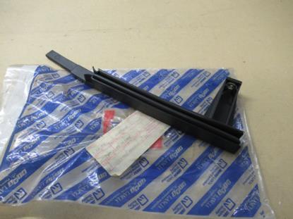 82433246 Raamgeleiding portier rechtsachter