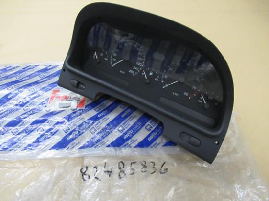 82485836 Instrumentenpaneel dashboard 2.4 IE