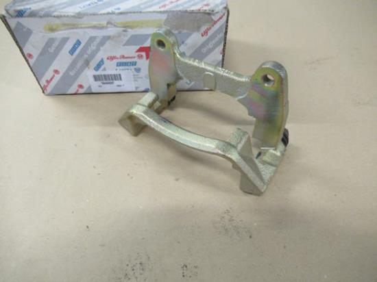9946895 Remklauw beugel voorzijde