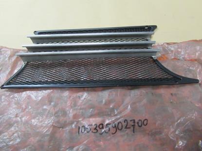 105395902700 Grille sierstuk linkerzijde