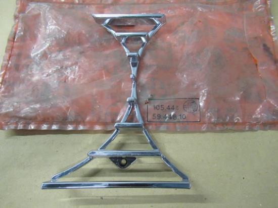 105445944810 Voorbumper sierstuk rechterzijde