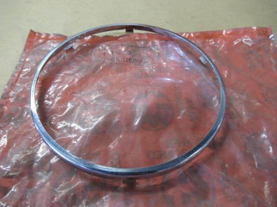 116106511100 Koplampring bevestiging