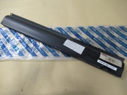 1747102 Stootlijst rechtsvoor