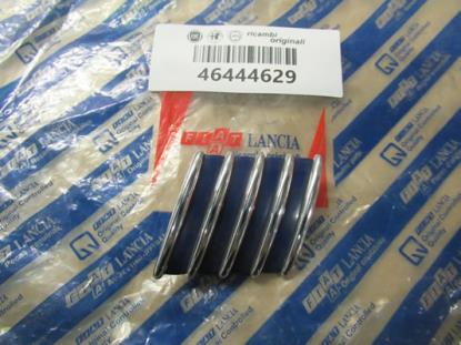 46444629 Grille embleem