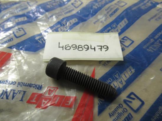 46989479 Stoel bodemplaat bout