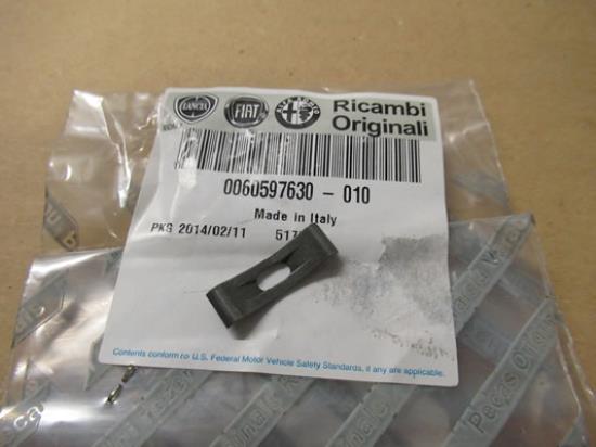 60597630 Voorbumper veertje