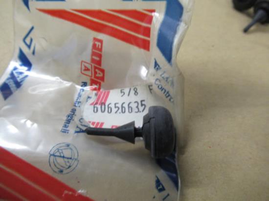 60656635 Dashboard plug