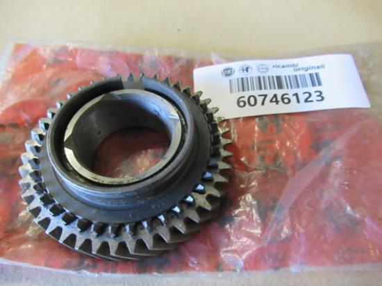 60746123 Tandwiel secundair