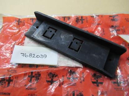 7682039 Koplamp afstandstuk