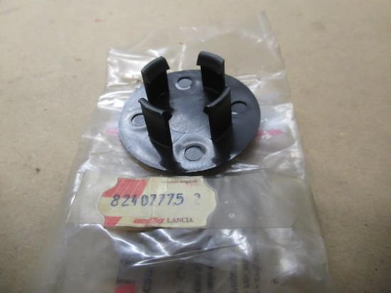 82407775 Plug voorstoelen