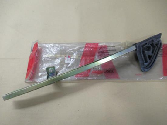 82420268 Glas geleider portier rechtsvoor