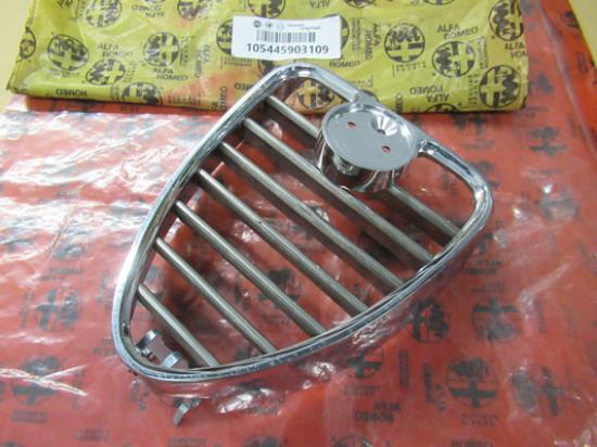 105445903109 Voorbumper grille