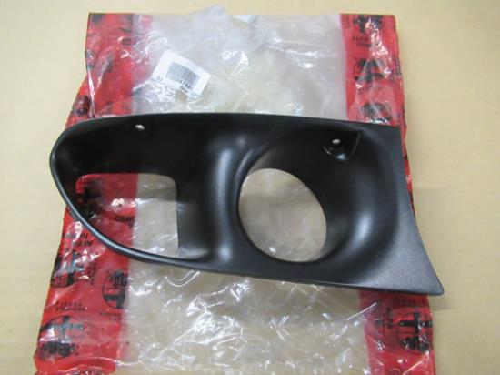 156047885 Voorbumper sierstuk rechterzijde