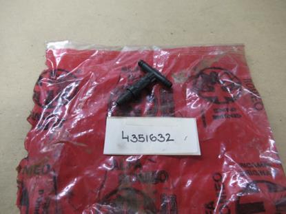 4351632 Ruitenwisser aansluiting