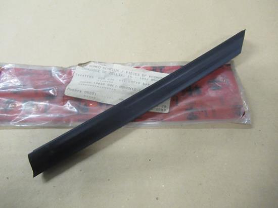 60519059 Motorkap pakking rechterzijde