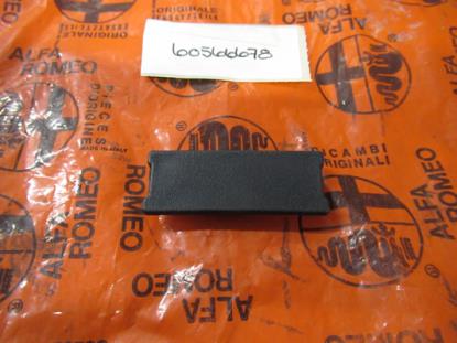 60566678 Sideskirt plug