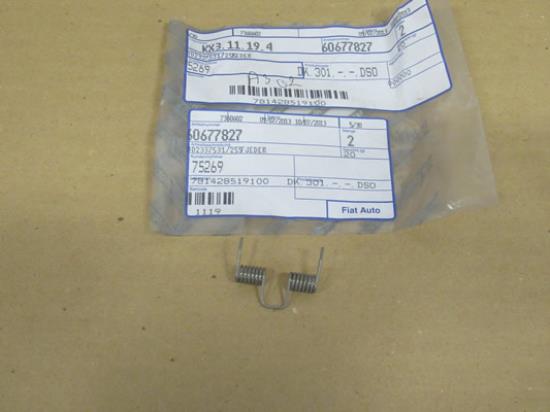 60677827 Voorbumper veer