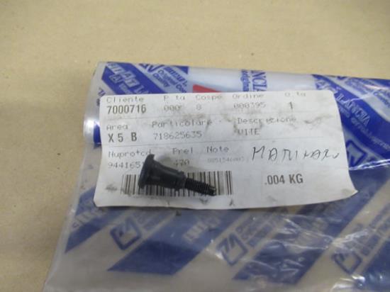 718625635 Dashboard bout