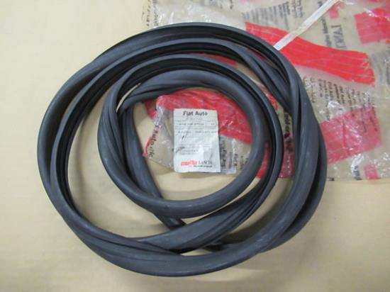 82420561 Voorruit profielrubber