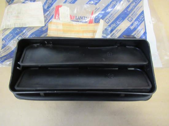 82437151 Luchtinlaat sierstuk