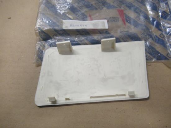 82415151 Voorbumper plug rechterzijde