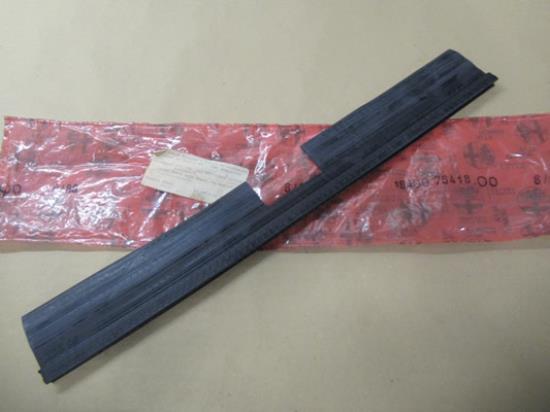 164007641800 Motorkap rubber