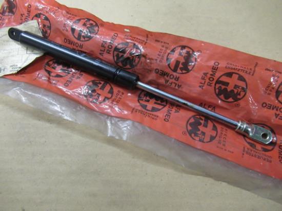 532645 Achterklep gasveer