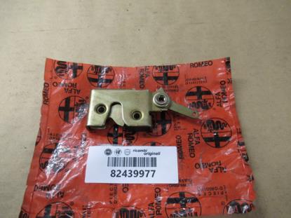 82439977 Achterbank vergrendeling rechterzijde